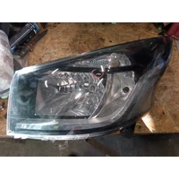 Renault Trafic III Hella Bal fényszóró