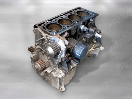Renault 1.4 16v Motor (fűzött blokk hengerfej nélkül)