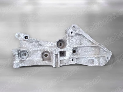 Dacia / Renault 1.4 / 1.6 16v / 1.5 DCI Generátor / Klímakompresszor tartóbak