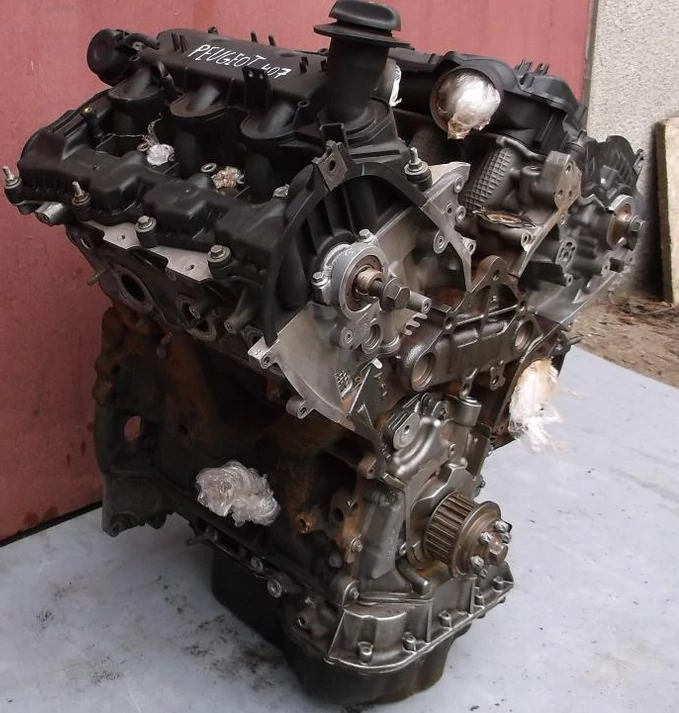 Citroen / Peugeot 2.7 V6 HDI Motor (fűzött blokk hengerfejjel)