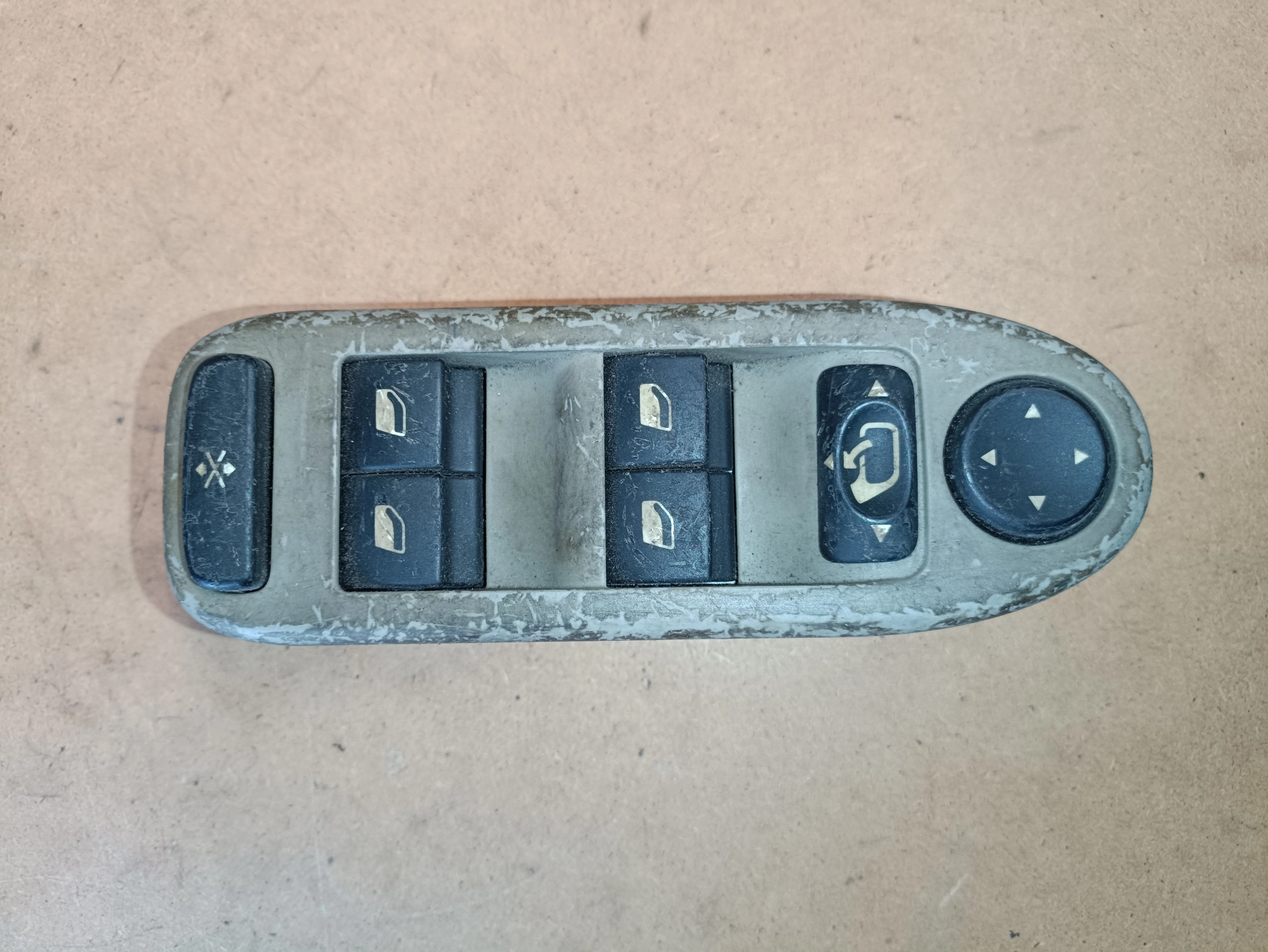 Citroen / Peugeot Ablakemelő kapcsoló (négyes)