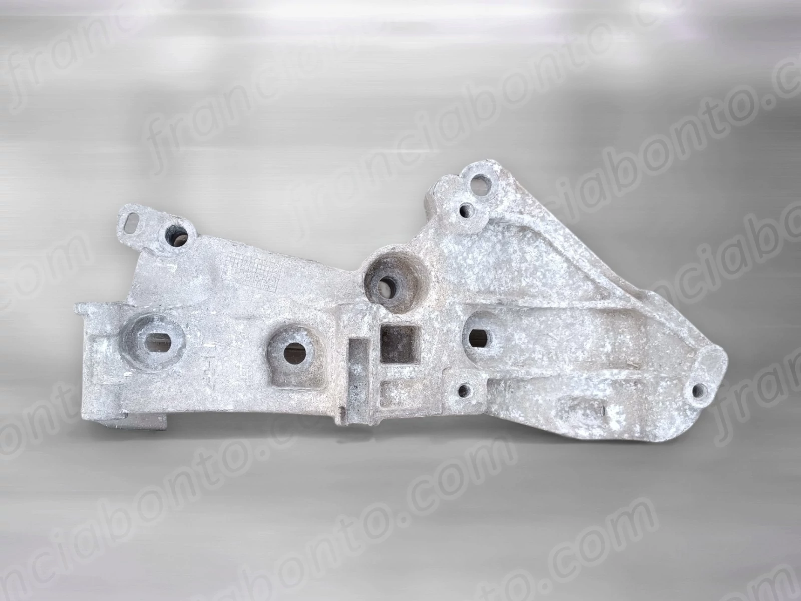 Dacia / Renault 1.4 / 1.6 16v / 1.5 DCI Generátor / Klímakompresszor tartóbak