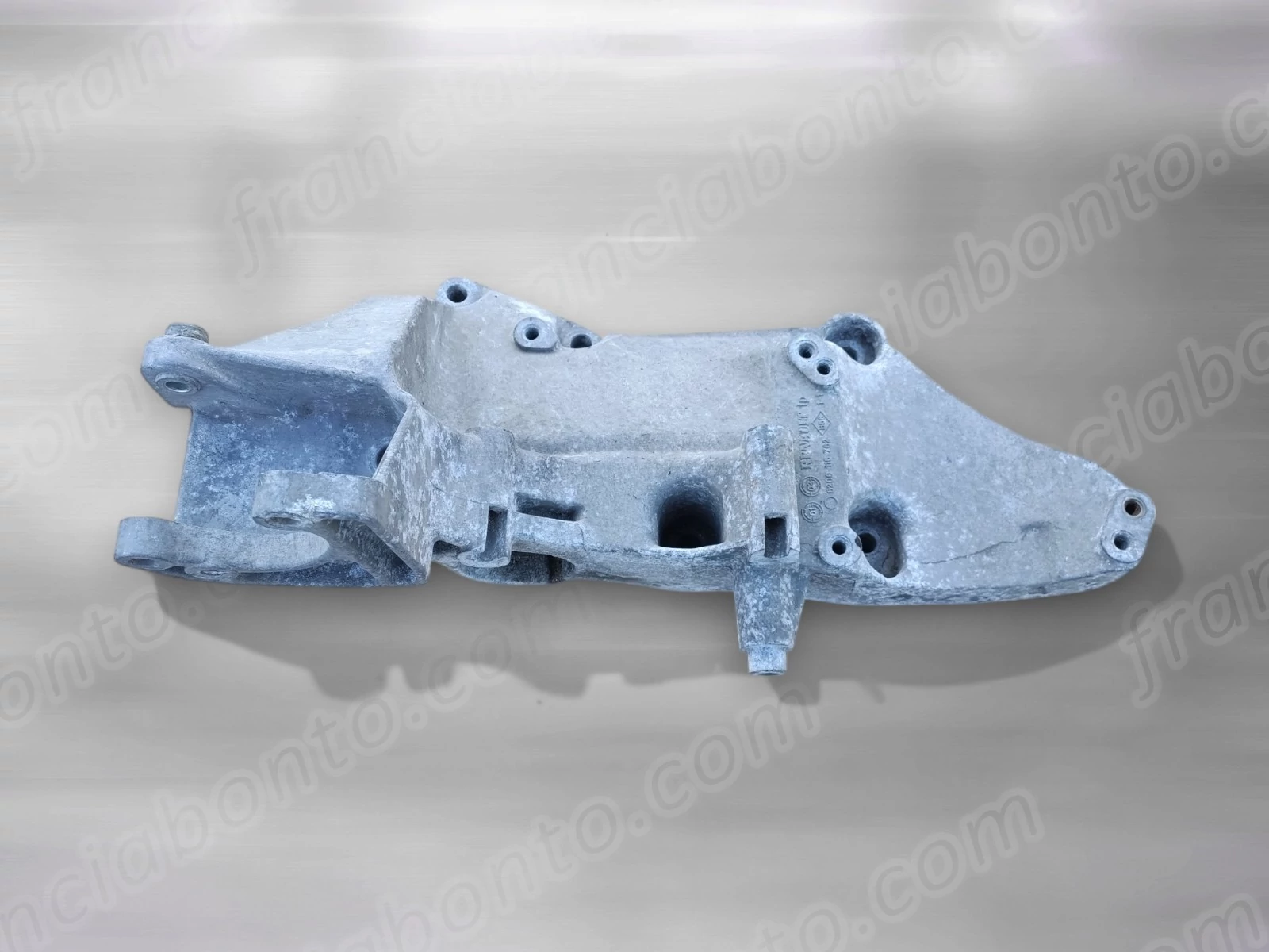 Renault 1.8 / 2.0 16v / 1.9 DCI Generátor / Klímakompresszor / Szervószivattyú tartóbak