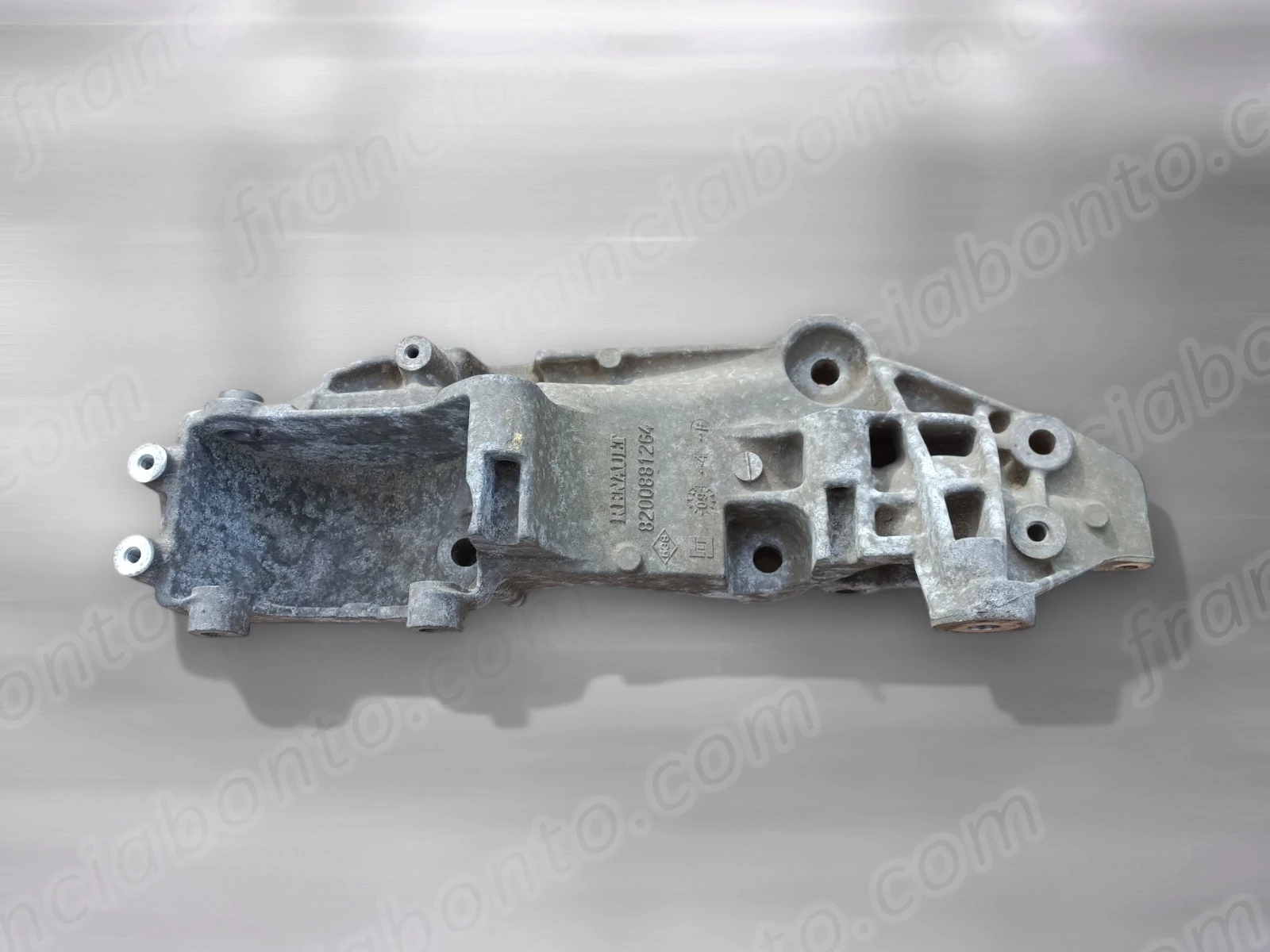 Renault 2.0 / 2.3 DCI Generátor / Szervószivattyú tartóbak