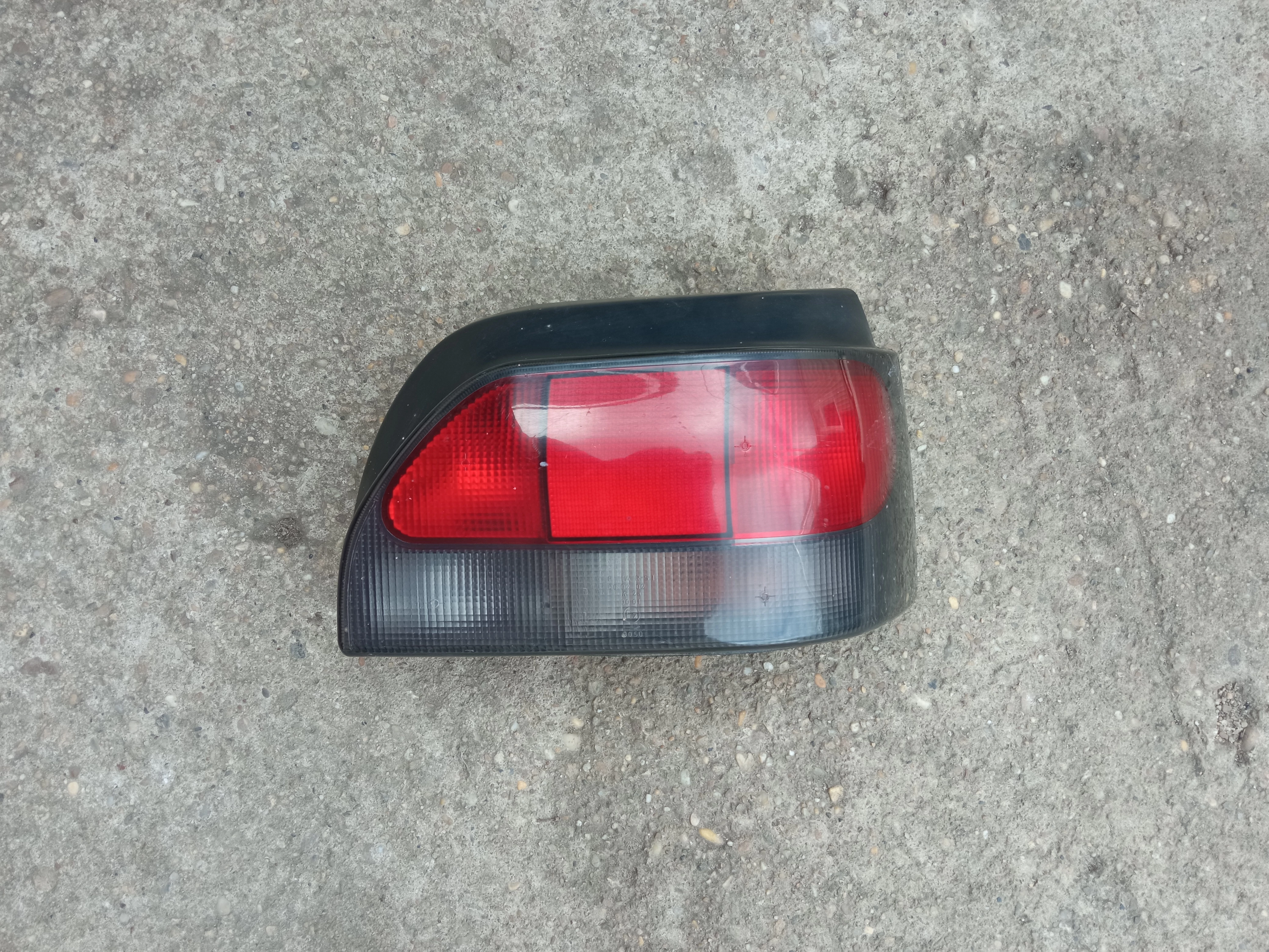 Renault Clio I Ráncfelvarrott Jobb hátsó lámpa
