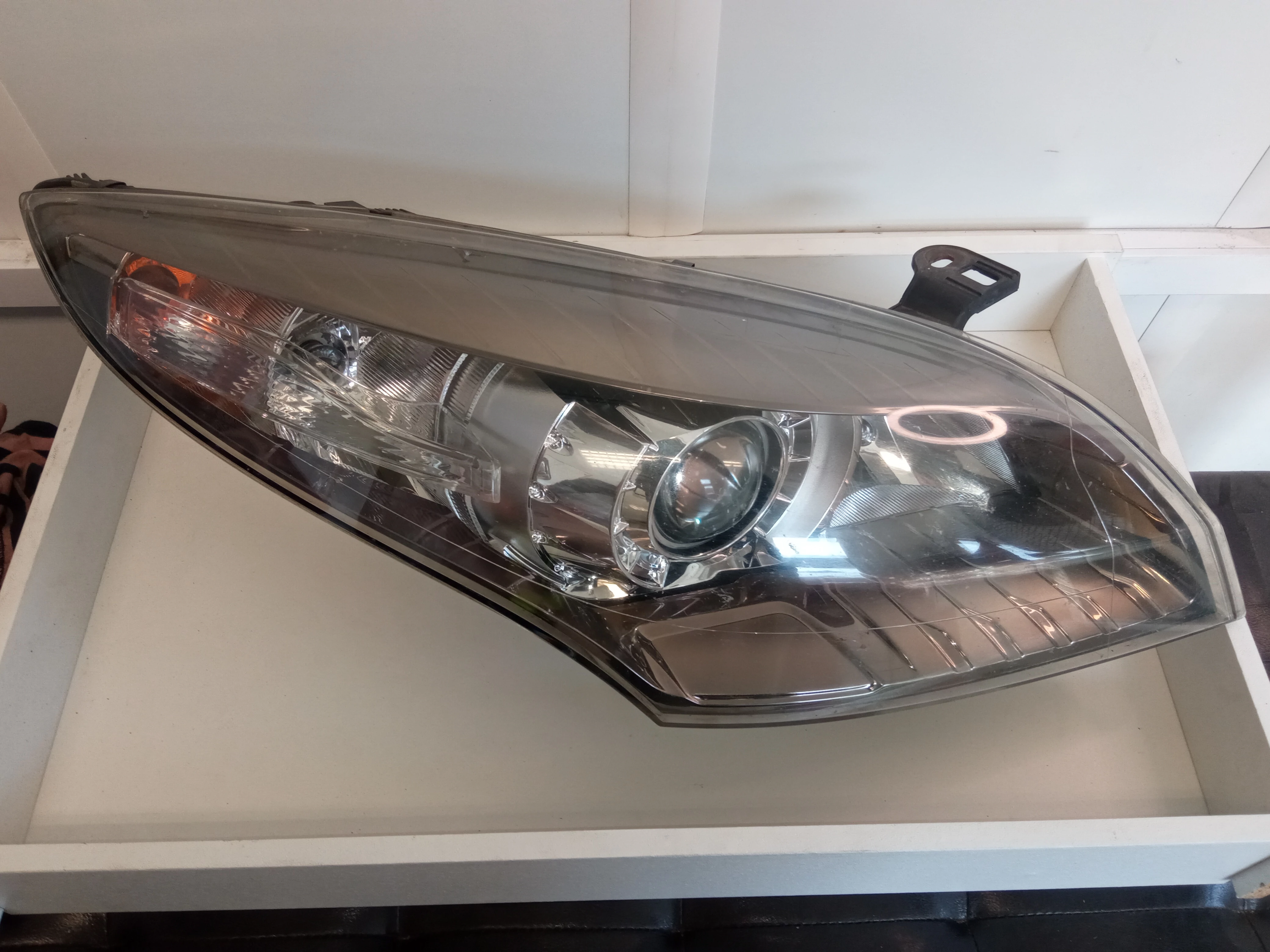 Renault Megane III Xenon Jobb fényszóró