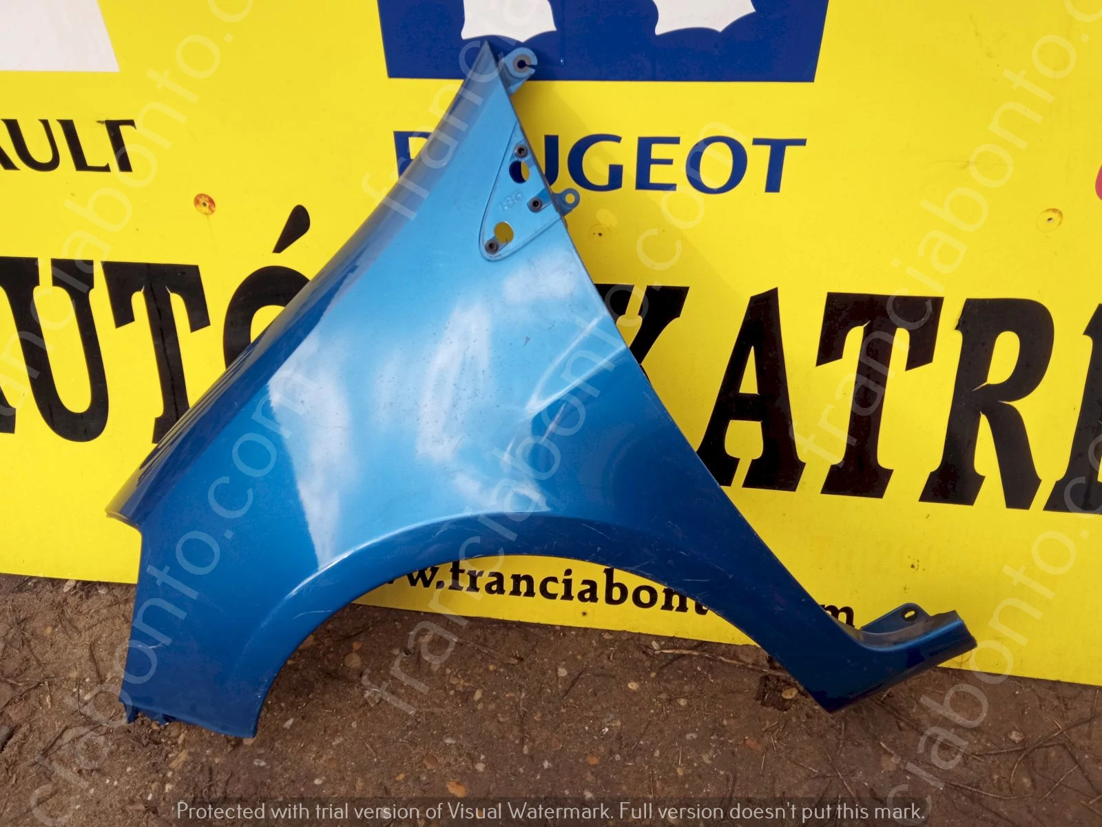Renault Clio III 185 Bal első sárvédő